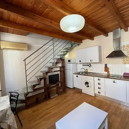 Centre Wood & Light Apartment *